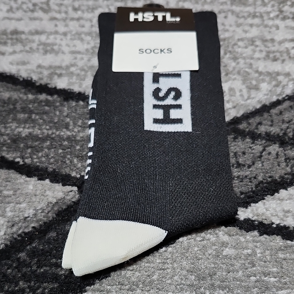 HSTL MADE TECH BLACK & WHITE UNISEX CREW SOCK UNISEX